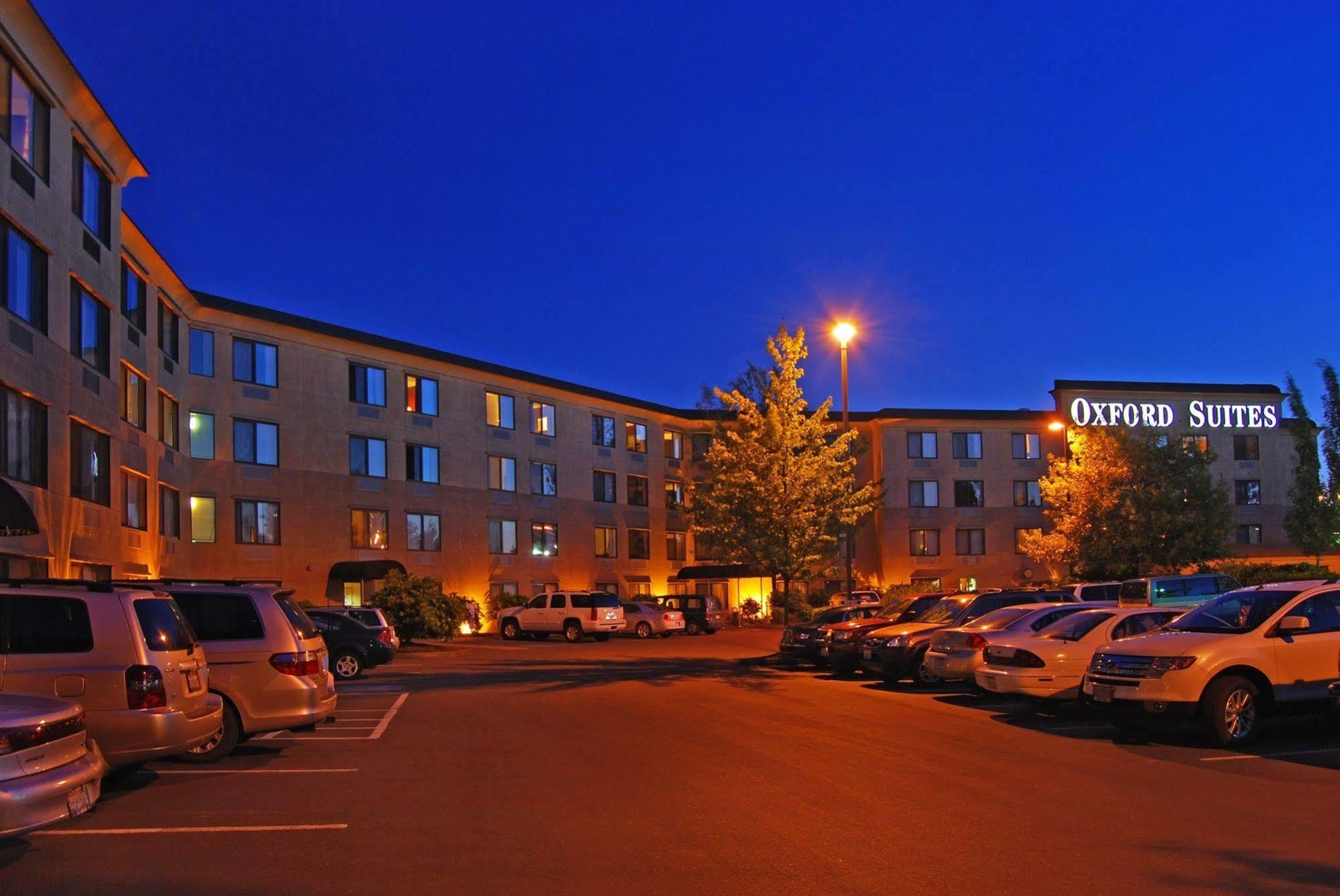 Oxford Suites Portland - Jantzen Beach Экстерьер фото